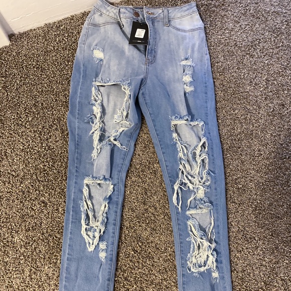 Fashion Nova Syracuse Distressed Jeans Light Wash - Picture 2 of 4